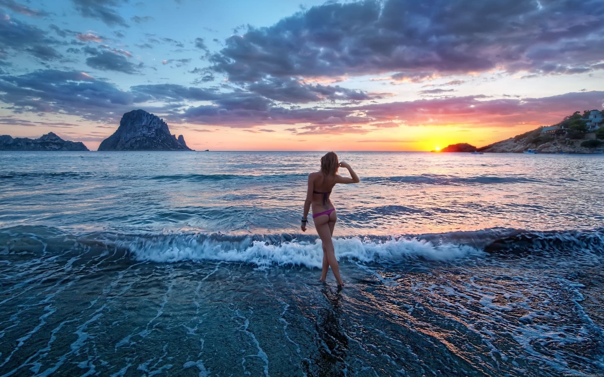 Elevate Your Summer Look with White Sands Designer Mikro Bikinis – Sustainable and Stylish
