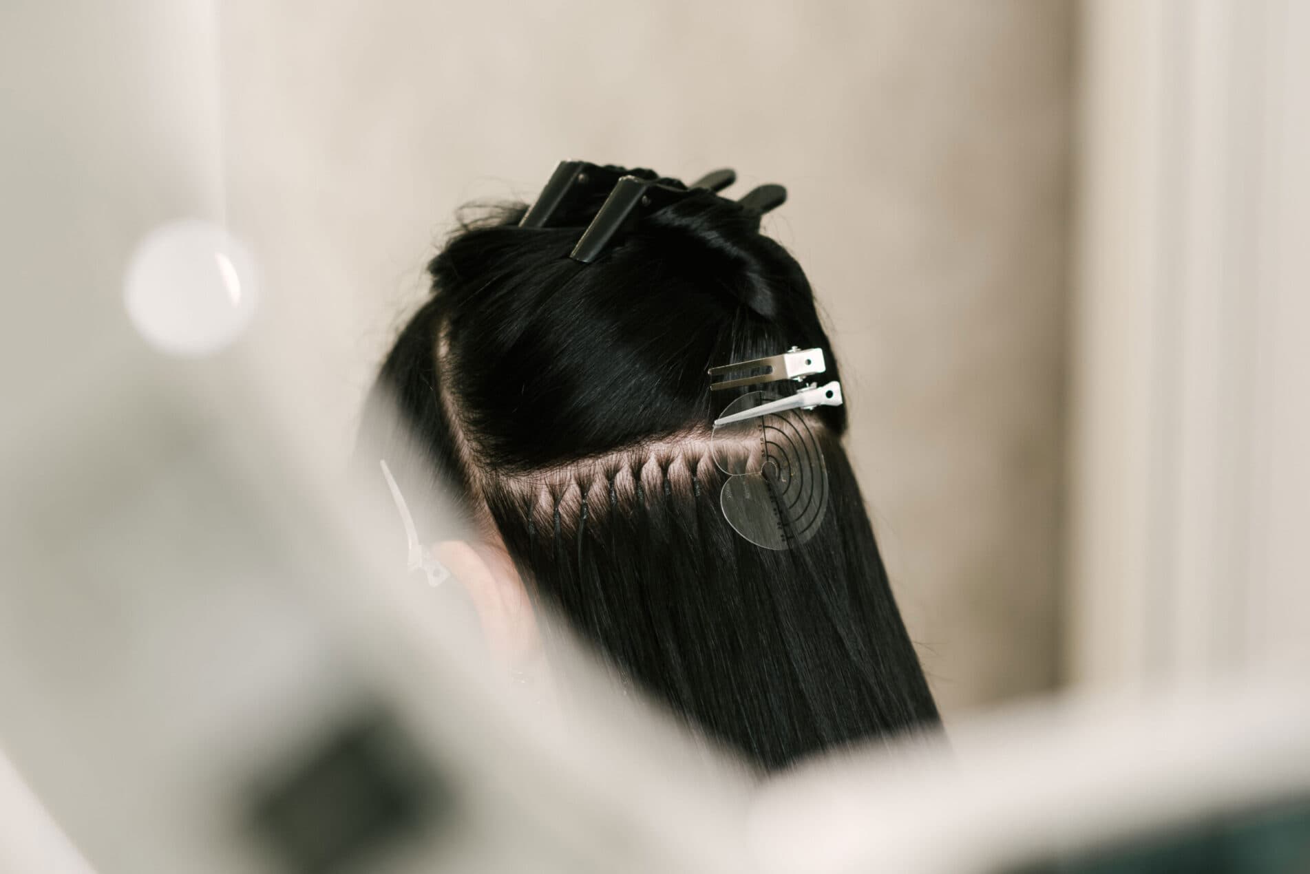 Echthaar Tressen vs. Bonding Extensions: Was ist besser?