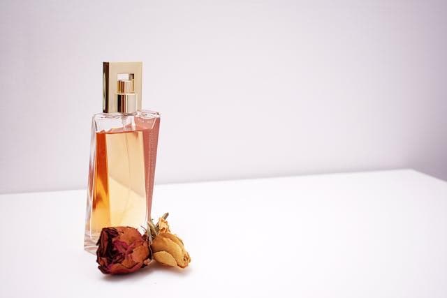 5 Factors to Consider When Buying Perfume Online
