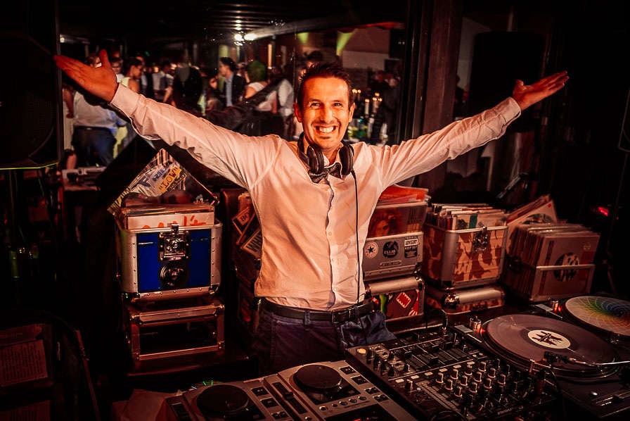 Die Rolle des Hochzeits-DJs bei der Unterhaltung Ihrer Gäste