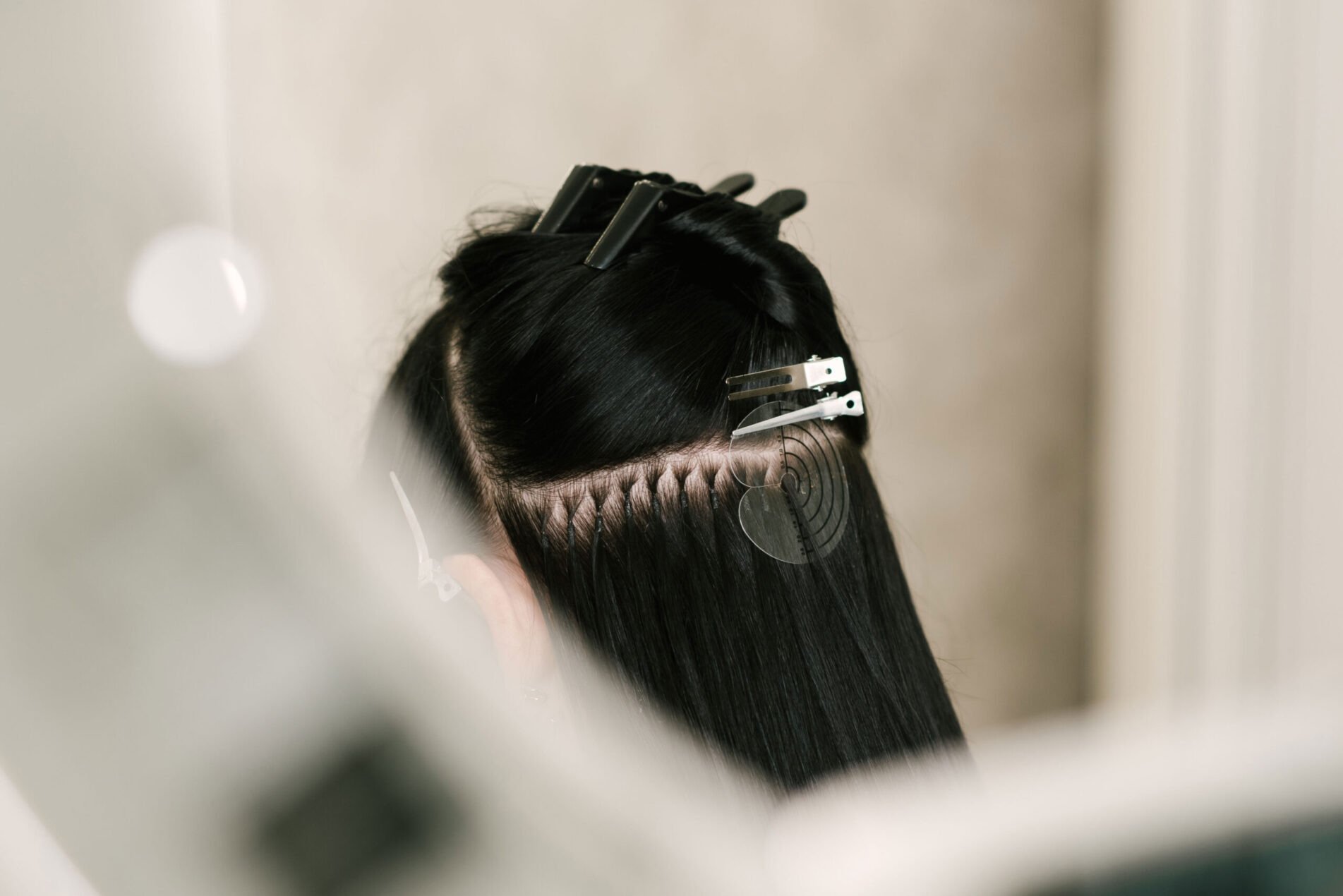 Echthaar Tressen vs. Bonding Extensions: Was ist besser?