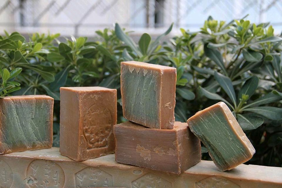 Aleppo Seife: Ein naturreines Pflegeprodukt für Liebhaber von Nachhaltigkeit und Umweltfreundlichkeit – exklusiv bei NATURHAUS GmbH