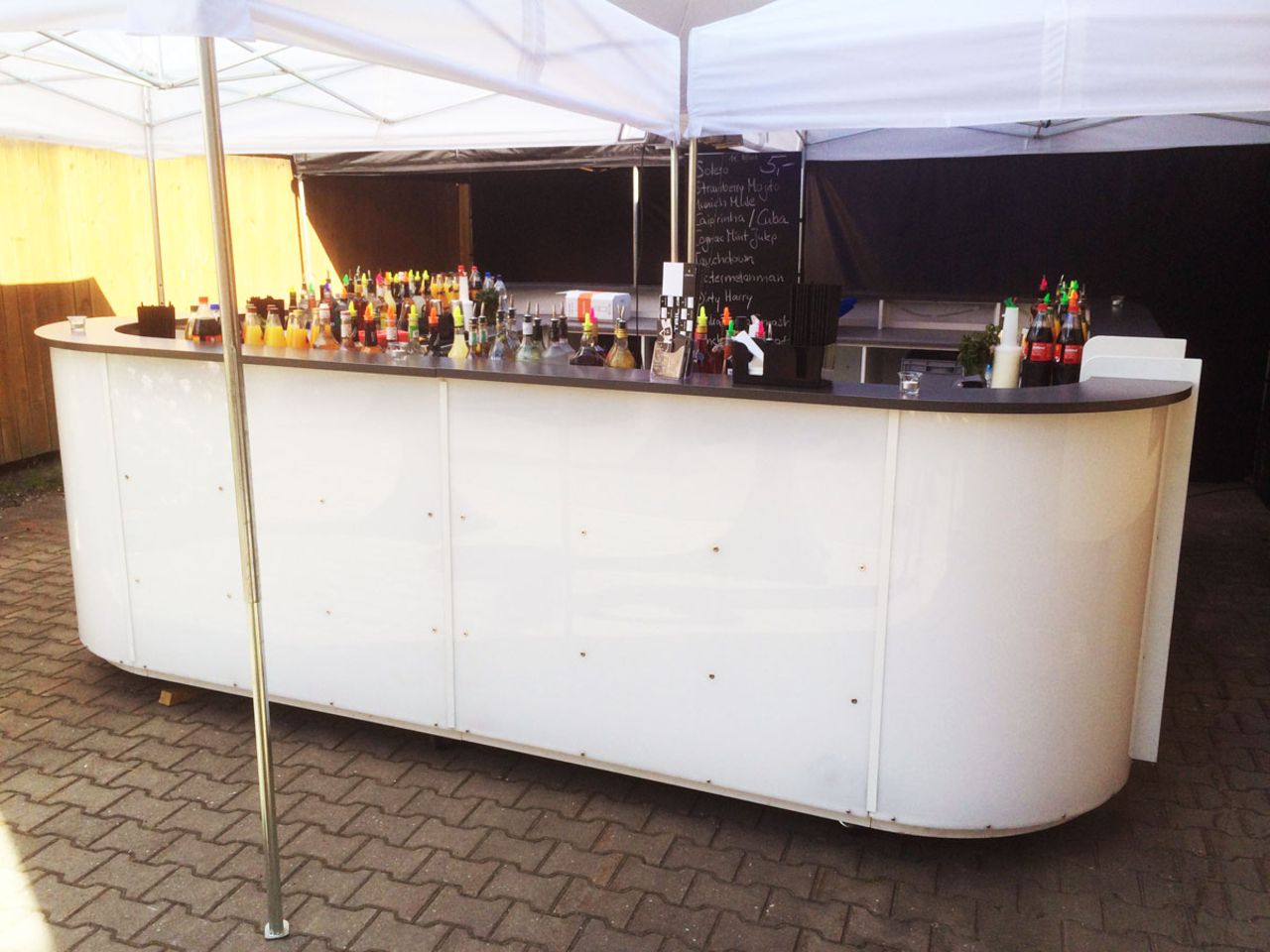 Mieten Sie unsere Mobile Cocktailbar für Firmenjubiläen