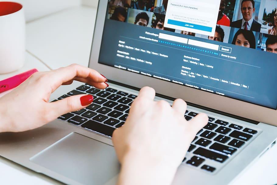 Creating Vibrant Online Communities: The Role of Members Chat for Websites Powered by RumbleTalk