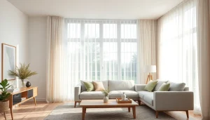 Plissee auf Maß in einem modernen Wohnzimmer mit sanften Lichtverhältnissen und eleganter Dekoration.